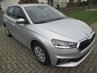 Skoda Fabia 1.0B Ambition 33.800km!!  Start&Stop Climatronic StoelVerwarming Keyless-Go  CruiseControl  Parktronic.... picture 3