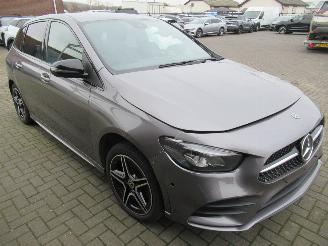 Mercedes B-klasse 180D Aut. AMG-LINE NightPack HalfLeer Navi Camera....... picture 2