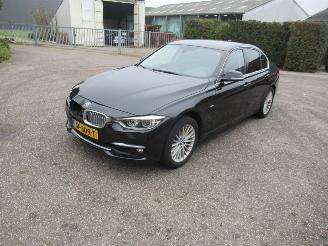 damaged passenger cars BMW 3-serie 318i Luxury 2018/3