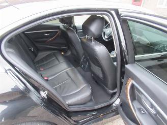 BMW 3-serie 318i Luxury picture 12