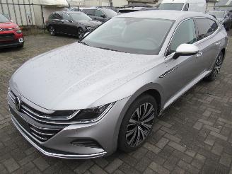 damaged passenger cars Volkswagen Arteon ShootingBrake Plugin-Hybrid Aut. GTE Climatronic Leer Navi Camera Keyless-Go StoelVerwarming E.Stoelen 2023/5