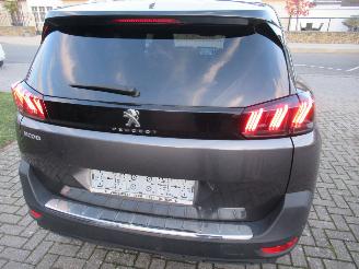 Vaurioauto  passenger cars Peugeot 5008 Puretech 130 Allure 7-Zits Climatronic HalfLeer Navi Camera ..... 2023/4