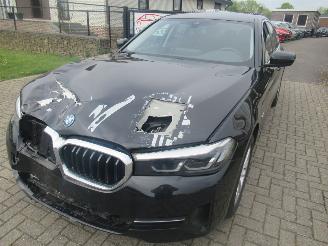 BMW 5-serie 520E Lim. Aut. PluginHybrid  62.241km!! VirtualCockpit Climatronic Leer Navi Camera StoelVerwarming..... picture 4