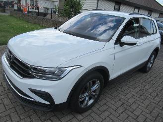 Unfallwagen Volkswagen Tiguan 2.0TSI 190pk DSG Aut. 4MOTION 4x4  Climatronic Navi Camera TrekHaak-Klapbaar... 2024/7