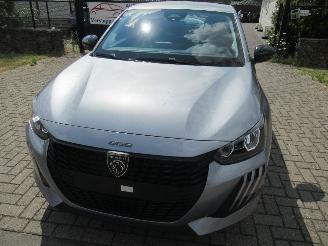 Auto incidentate Peugeot 208 1.2 Hybrid AUT. Airco CruiseControl Parktronic Navigatie-Android/Carplay 2026/2