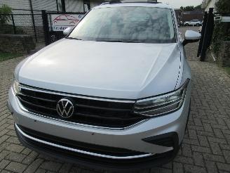 Volkswagen Tiguan 1.5TSI 150pk DSG Aut. Climatronic Leer Navi Camera Pano/Schuifdak Stoel/Stuur Verwarming  Elec.Achterklep picture 3