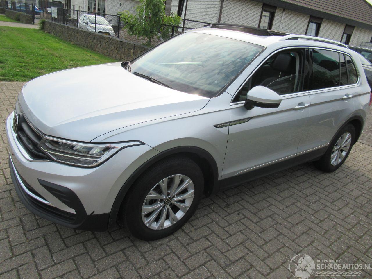 Volkswagen Tiguan 1.5TSI 150pk DSG Aut. Climatronic Leer Navi Camera Pano/Schuifdak Stoel/Stuur Verwarming  Elec.Achterklep