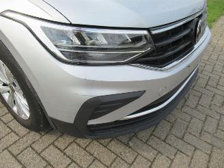 Volkswagen Tiguan 1.5TSI 150pk DSG Aut. Climatronic Leer Navi Camera Pano/Schuifdak Stoel/Stuur Verwarming  Elec.Achterklep picture 14