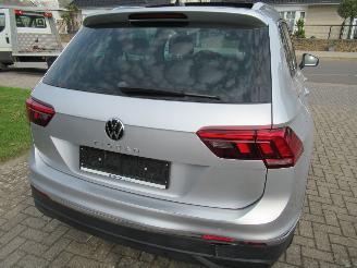Volkswagen Tiguan 1.5TSI 150pk DSG Aut. Climatronic Leer Navi Camera Pano/Schuifdak Stoel/Stuur Verwarming  Elec.Achterklep picture 8