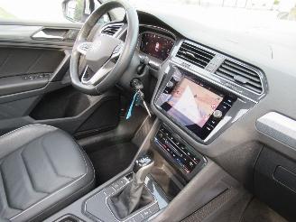 Volkswagen Tiguan 1.5TSI 150pk DSG Aut. Climatronic Leer Navi Camera Pano/Schuifdak Stoel/Stuur Verwarming  Elec.Achterklep picture 17