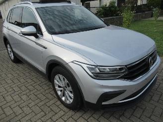 Volkswagen Tiguan 1.5TSI 150pk DSG Aut. Climatronic Leer Navi Camera Pano/Schuifdak Stoel/Stuur Verwarming  Elec.Achterklep picture 5