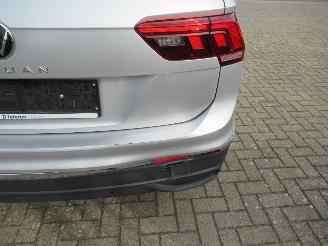 Volkswagen Tiguan 1.5TSI 150pk DSG Aut. Climatronic Leer Navi Camera Pano/Schuifdak Stoel/Stuur Verwarming  Elec.Achterklep picture 11