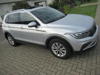 Volkswagen Tiguan 1.5TSI 150pk DSG Aut. Climatronic Leer Navi Camera Pano/Schuifdak Stoel/Stuur Verwarming  Elec.Achterklep picture 6