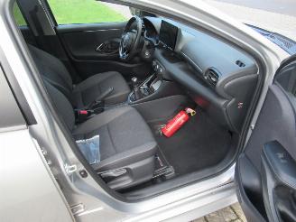 Toyota Yaris 1.5i-VVTi  Airco Camera CruiseControl Pdc Navi>android Auto/Carplay picture 15