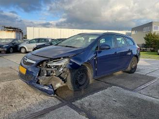 Voiture accidenté Opel Astra Sport Tourer 1.4 Edition 2011/10
