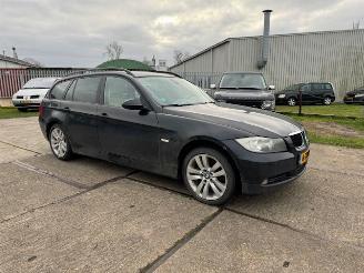 BMW 3-serie 320d Touring picture 2