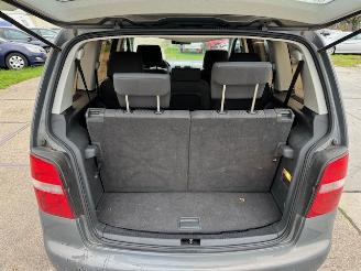 Volkswagen Touran 1.6 16v FSI Athene 7 persoons picture 11