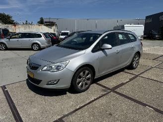 Vaurioauto  passenger cars Opel Astra 1.4 Cosmo Sportstourer 2012/6