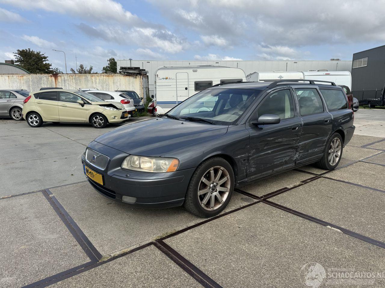 Volvo V-70 2.5 D5