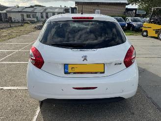 Peugeot 208 1.2 pure tech Style picture 11