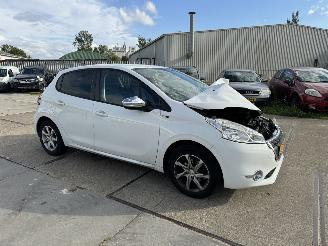 Peugeot 208 1.2 pure tech Style picture 2