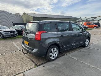 Peugeot 5008 1.6 THP Family 7p picture 3