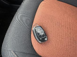 Hyundai I-10 1.0 i-Motion picture 9