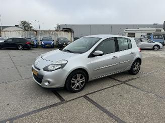skadebil auto Renault Clio 1.5 DCI Collection 2012/1