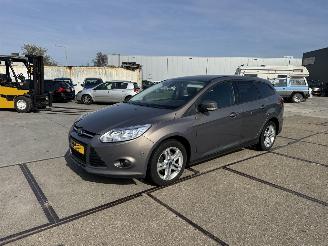 skadebil auto Ford Focus 1.0 Ecoboost Wagon Edition Plus 2013/10