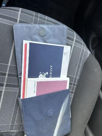 Peugeot 108 1.0 e-VTI ALLURE picture 10