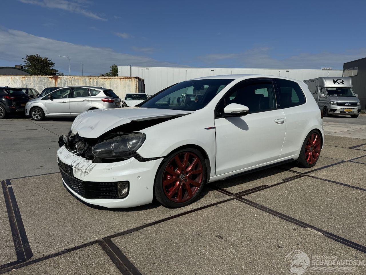 Volkswagen Golf 2.0 GTI adidas