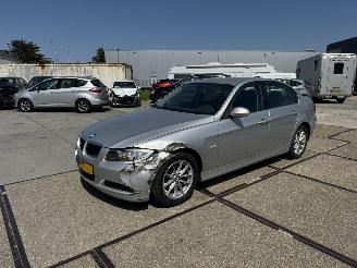 Damaged car BMW 3-serie 318i 2006/10