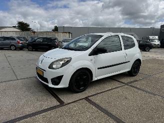 Damaged car Renault Twingo 1.2 16v Collection 2011/5