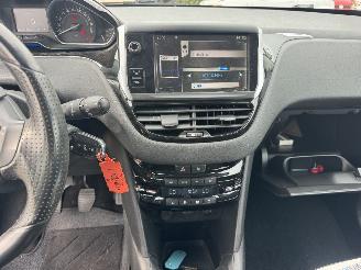 Peugeot 208 1.2 VTI Envy 5drs picture 8