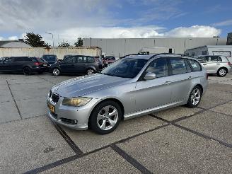 Vaurioauto  passenger cars BMW 3-serie 318i Touring 2009/4