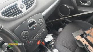 Renault Clio Clio III (BR/CR), Hatchback, 2005 / 2014 1.6 16V picture 22