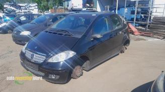 krockskadad bil auto Mercedes A-klasse A (W169), Hatchback, 2004 / 2012 1.5 A-150 5-Drs. 2006/8