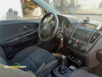 Kia Cee d onderdelen (kleur: O4) donorauto picture 6