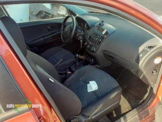 Kia Cee d onderdelen (kleur: O4) donorauto picture 5
