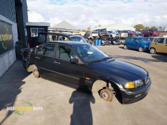 Salvage car BMW 3-serie 3 serie (E46/4), Sedan, 1997 / 2005 318i 1999/3