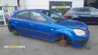 Salvage car Kia Rio Rio II (DE), Hatchback, 2005 / 2011 1.4 16V 2006/1