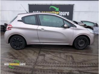 Coche siniestrado Peugeot 208 208 I (CA/CC/CK/CL), Hatchback, 2012 / 2019 1.2 Vti 12V PureTech 82 2012/7