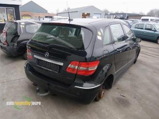 Mercedes B-klasse onderdelen (kleur: 191) donorauto picture 6