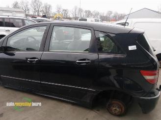 Mercedes B-klasse onderdelen (kleur: 191) donorauto picture 12