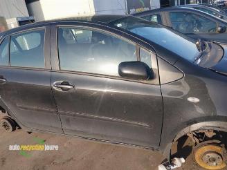 Toyota Yaris Yaris II (P9), Hatchback, 2005 / 2014 1.3 16V VVT-i picture 3