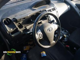 Toyota Yaris Yaris II (P9), Hatchback, 2005 / 2014 1.3 16V VVT-i picture 19