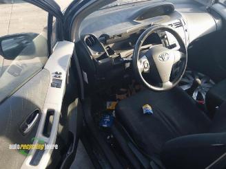 Toyota Yaris Yaris II (P9), Hatchback, 2005 / 2014 1.3 16V VVT-i picture 16