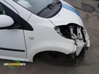 Peugeot 107 onderdelen (kleur: KWD) donorauto picture 2