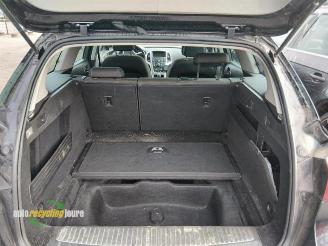 Opel Astra Astra J Sports Tourer (PD8/PE8/PF8), Combi, 2010 / 2015 1.4 Turbo 16V picture 2