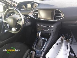 Peugeot 308 308 SW (L4/L9/LC/LJ/LR), Combi 5-drs, 2014 / 2021 1.2 12V e-THP PureTech 110 picture 29